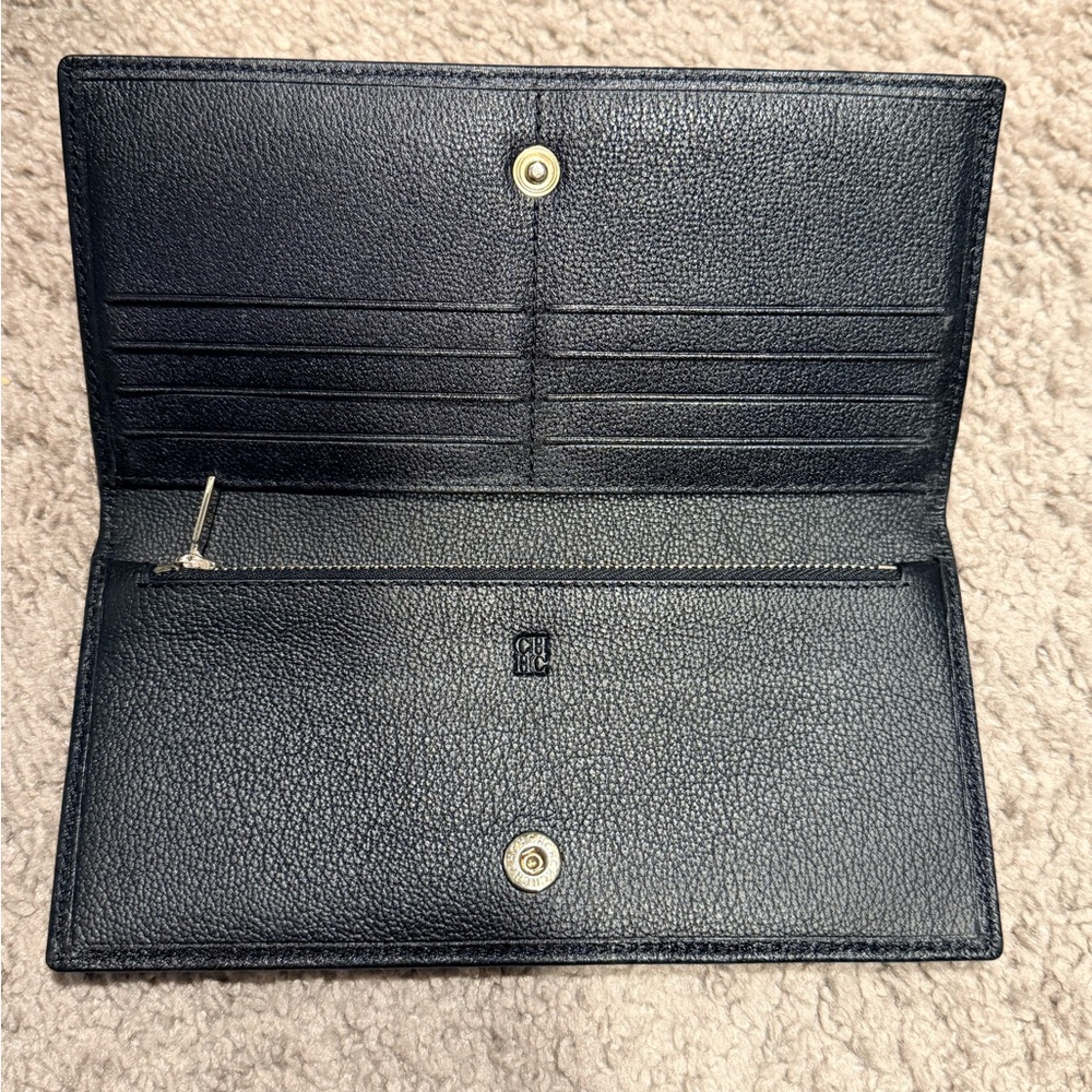 Carolina Herrera Black Leather Wallet - Picture 7 of 9